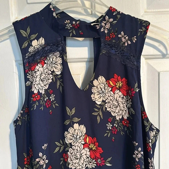 Miami Size Medium Floral Dresss - Picture 3 of 4